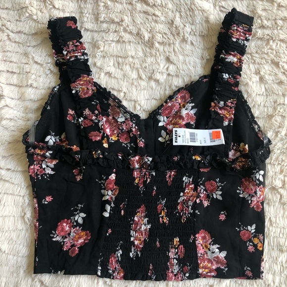5/$25 Floral Ruffle Button Top - Picture 4 of 8